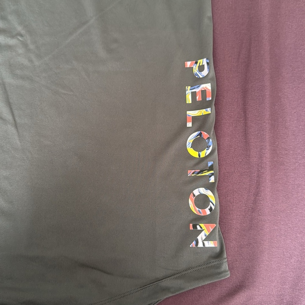 (6) Peloton Tank Bundle - Picture 5 of 15